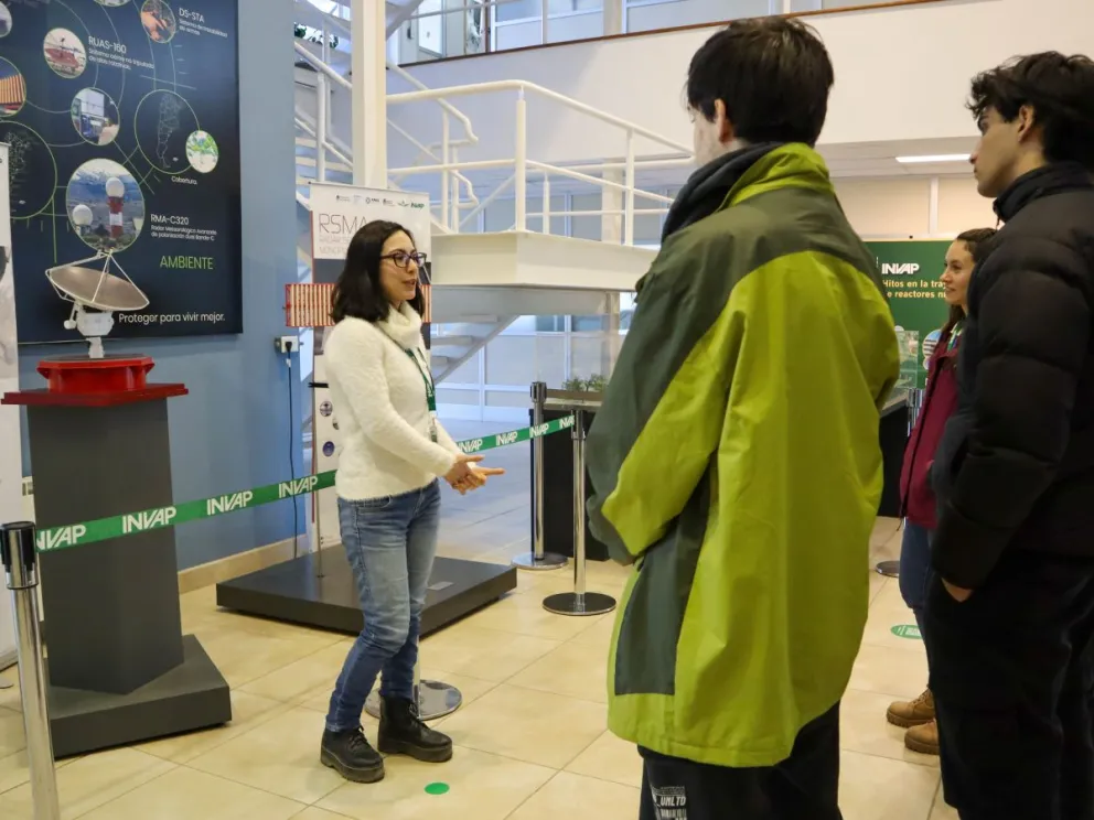 Rocío es una de las estudiantes que actualmente realiza una pasantía en INVAP. Foto: Gentileza