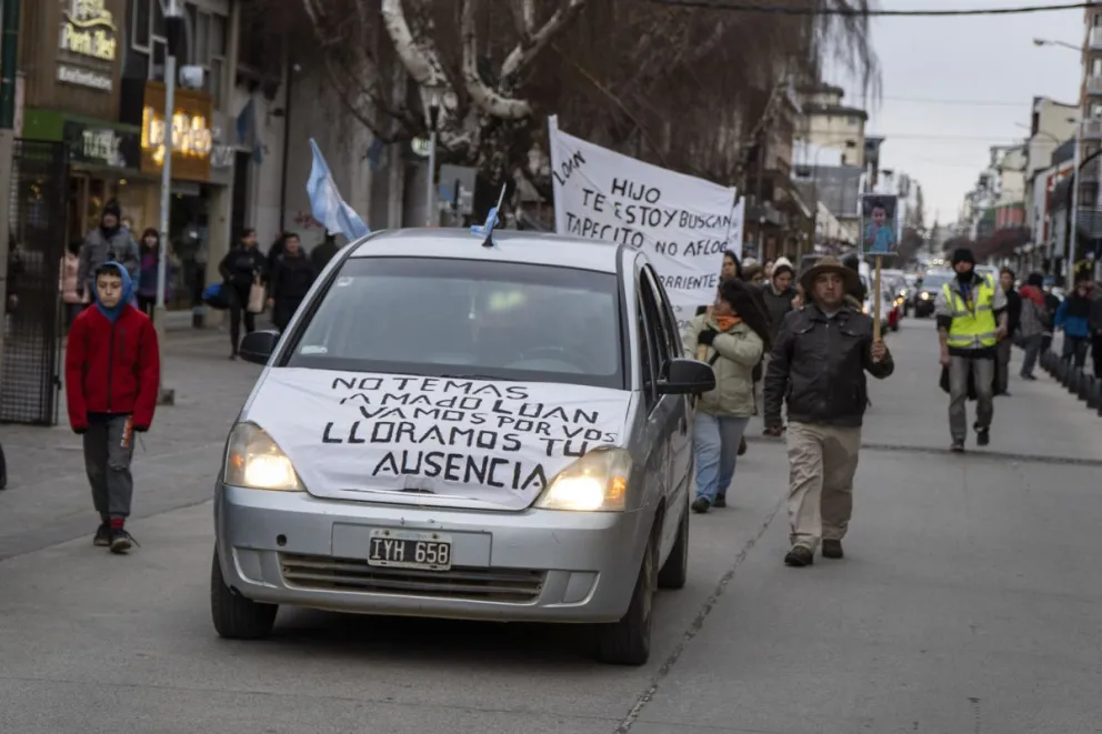 Menos de 20 personas asistieron a la segunda marcha por Loan en Bariloche. Foto: archivo Marcelo Martínez.