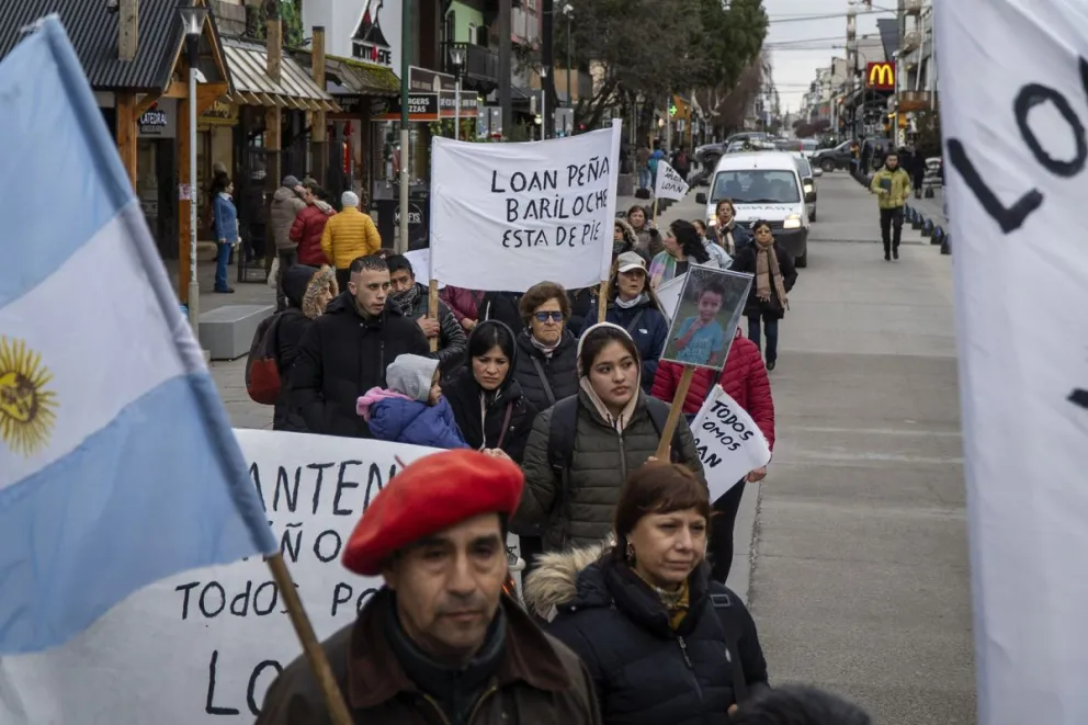 Bariloche pidió por la aparición del niño correntino Loan Peña. Foto: Marcelo Martínez