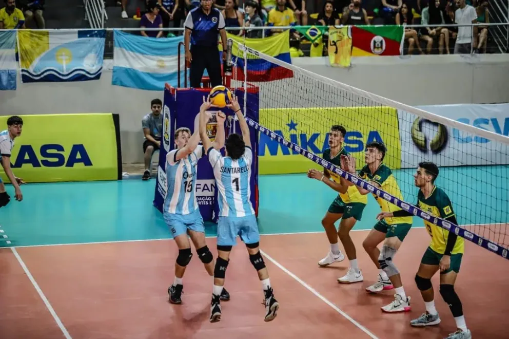 El armado argentino buscará a Iraldi (15). Juan Cruz aportó y mucho en el gran triunfo ante Brasil. Fotos: FEVA.