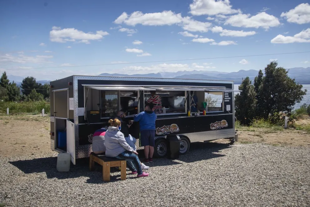 Los carros deberán pagar un canon mensual que variará de acuerdo a la temporada turística. Foto: ILUSTRATIVA Marcelo Martínez.