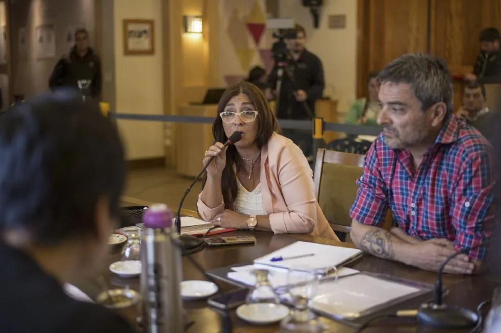 La concejal Ferreyra y todo el bloque Nos Une Bariloche pedirán la derogación del aumento del TUP. Foto: Marcelo Martinez