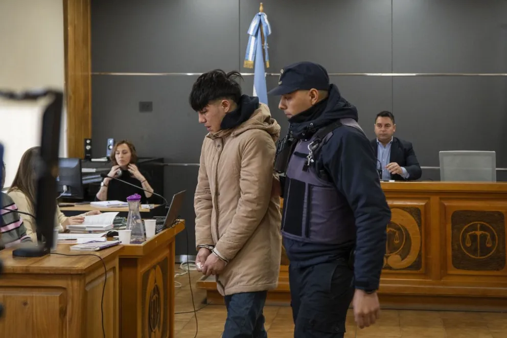 Nicolás Roa de 18 años le habría propinado 9 apuñaladas en el cráneo y 32 en el tórax a Gilberto Ceballos. Foto: Marcelo Martínez.