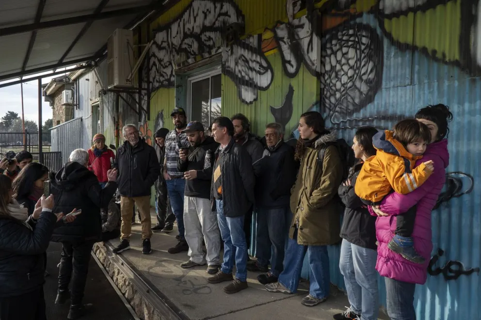 Integrantes de distintas organizaciones se reunieron en el predio del Mercado Comunitario. Foto: Marcelo Martínez.