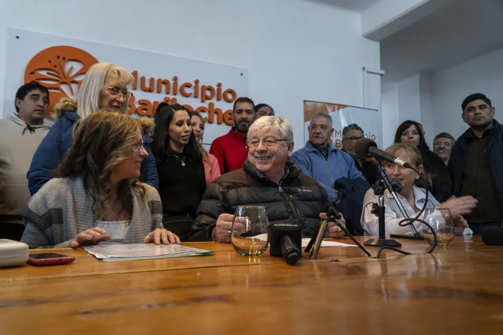 El intendente realizó una conferencia de prensa junto a todo su gabinete. Foto: Marcelo Martínez,