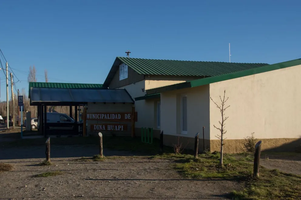 Solicitaron informe acerca de la contratación de personal en la municipalidad de Dina Huapi. Foto: Marcelo Martínez