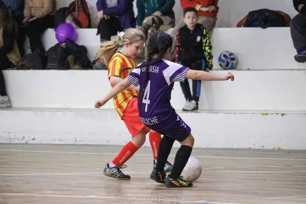 El fútbol femenino en Bariloche es una actividad convocante. Foto: Natalia Ocarez - Lifuba