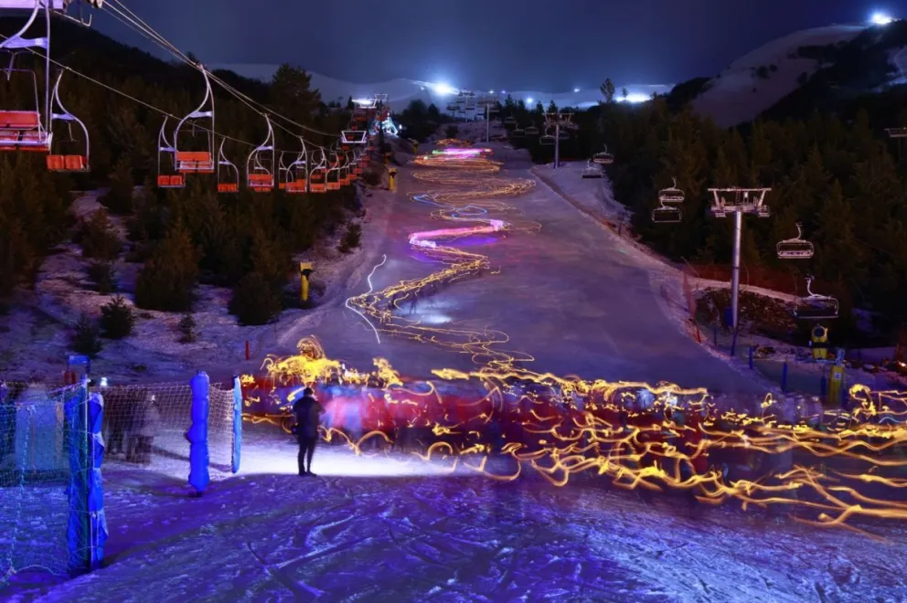 Más de 200 instructores participaron de la bajada de luces. Fotos: gentileza Municipalidad de Bariloche.