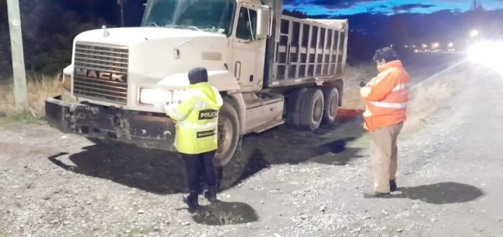 El camión se detectó en un operativo en Las Chacras. Foto: Policía de Río Negro.