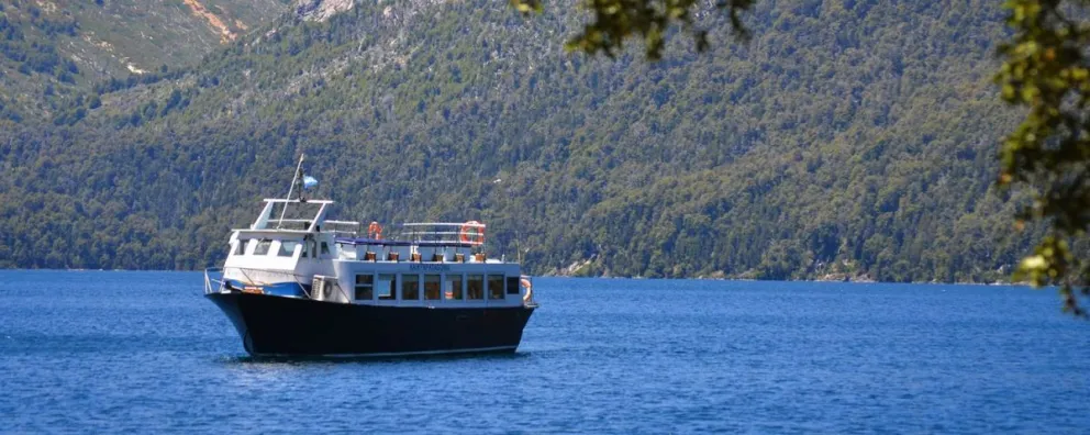 El desfile comenzará a las 19 horas desde el lago Nahuel Huapi, a la altura del Monolito. Foto: Ilustrativa.