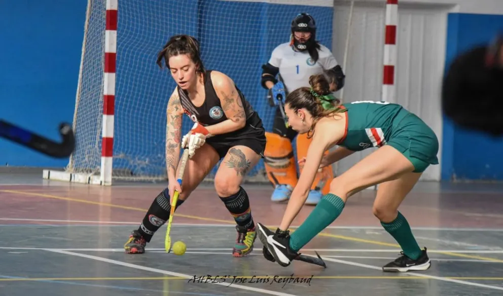 Se vienen 4 jornadas con muchas emociones en el torneo de Mayores. Foto: José Luis Reybaud - Hockey Bariloche.