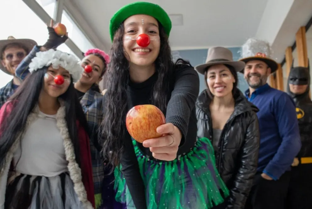 Estudiantes de medicina alegraron la tarde en pediatría del hospital. Foto: gentileza
