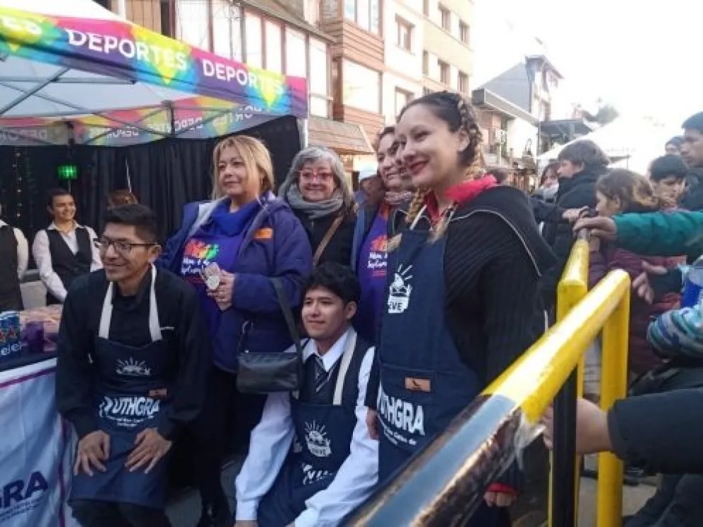 Trabajo de concientización en la Fiesta de la Nieve: divertirse de manera saludable. Foto: Mesa 6 de Septiembre. 
