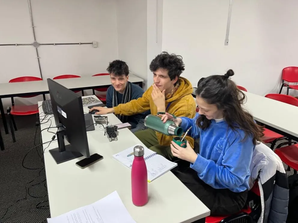 Lara, Mirko y Mateo en plena competencia. Foto: gentileza