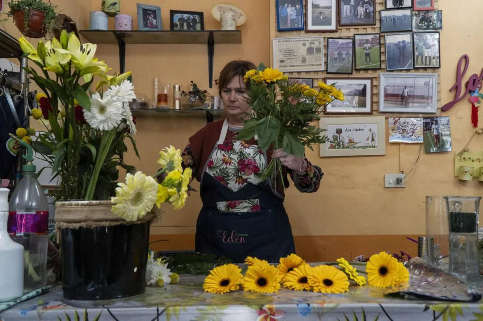 Las reservas de ramos de flores amarillas para el día de la primavera se realizaron antes de que comenzara septiembre. Foto: Marcelo Martínez.