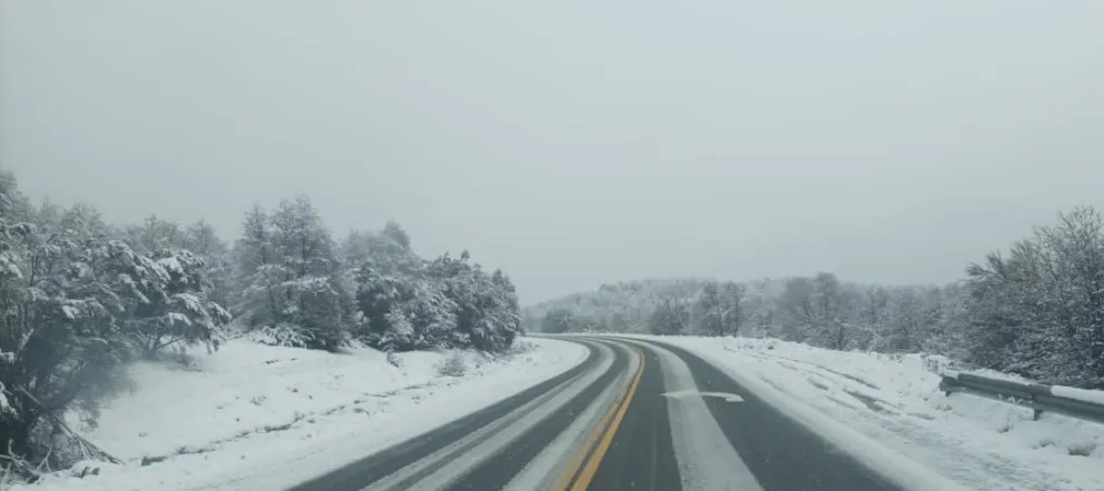 Las heladas complicarán aún más la adherencia de los neumáticos en Ruta 40. Foto: Vialidad Río Negro.
