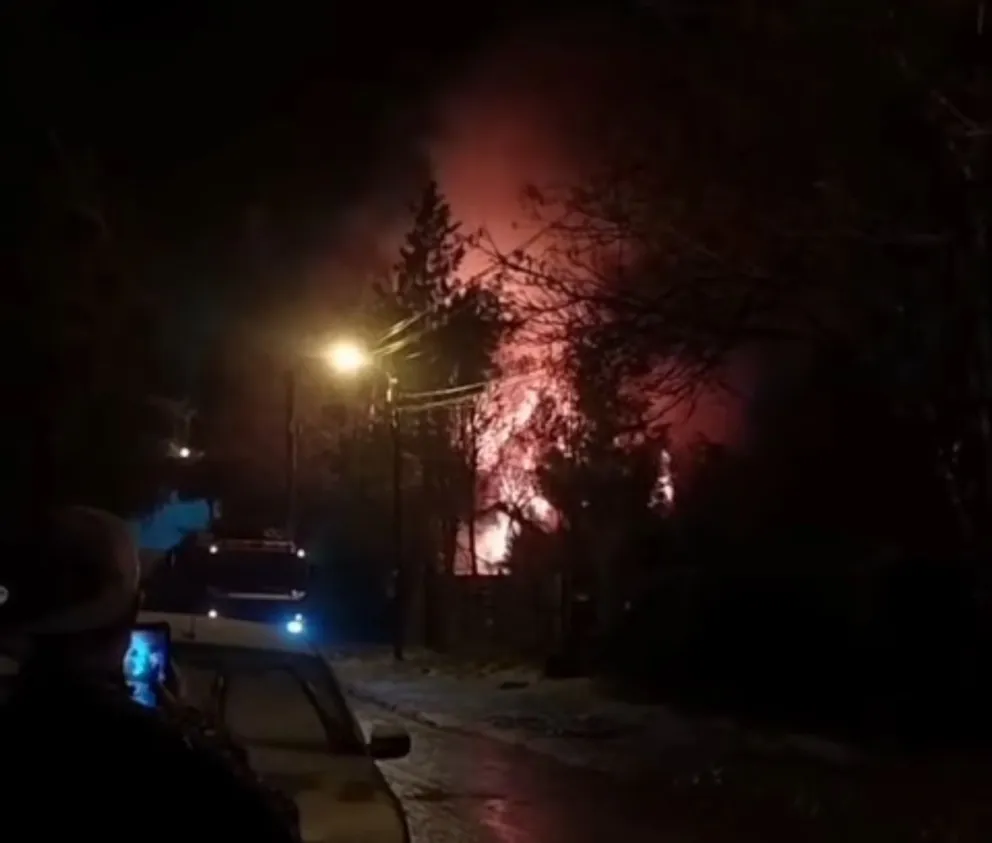 El incendio se originó en una vivienda ubicada en calle Río Castaño Overo al 200. Foto: gentileza. 
