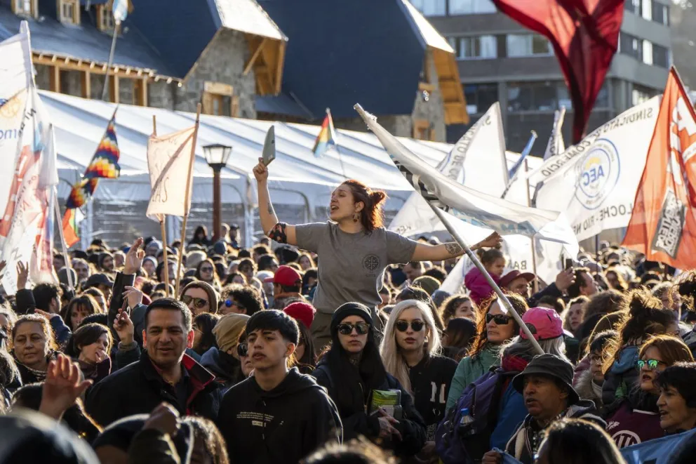 Este miércoles, todos los sectores gremiales en lucha concentrarán en el Centro Cívico a las 18 horas. Foto: Marcelo Martínez