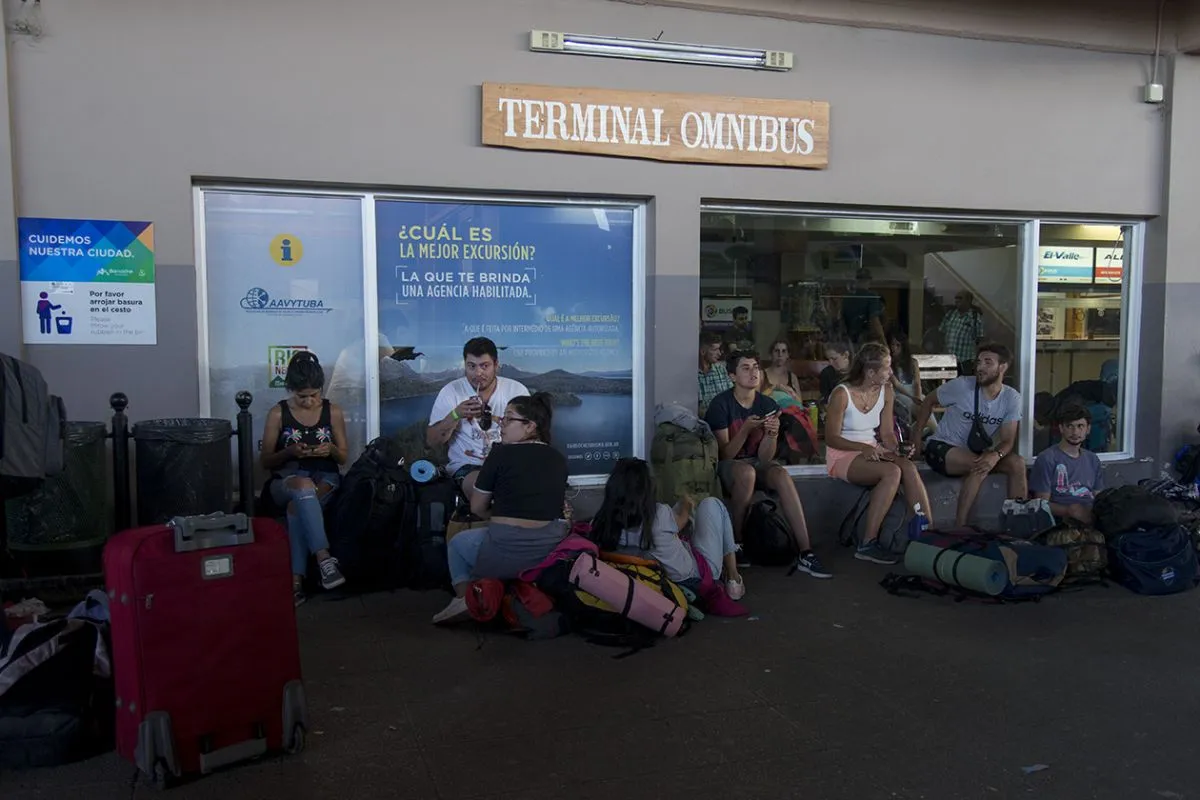 Intervención judicial evitó que madre e hija quedaran varadas en Bariloche por problema con autorización