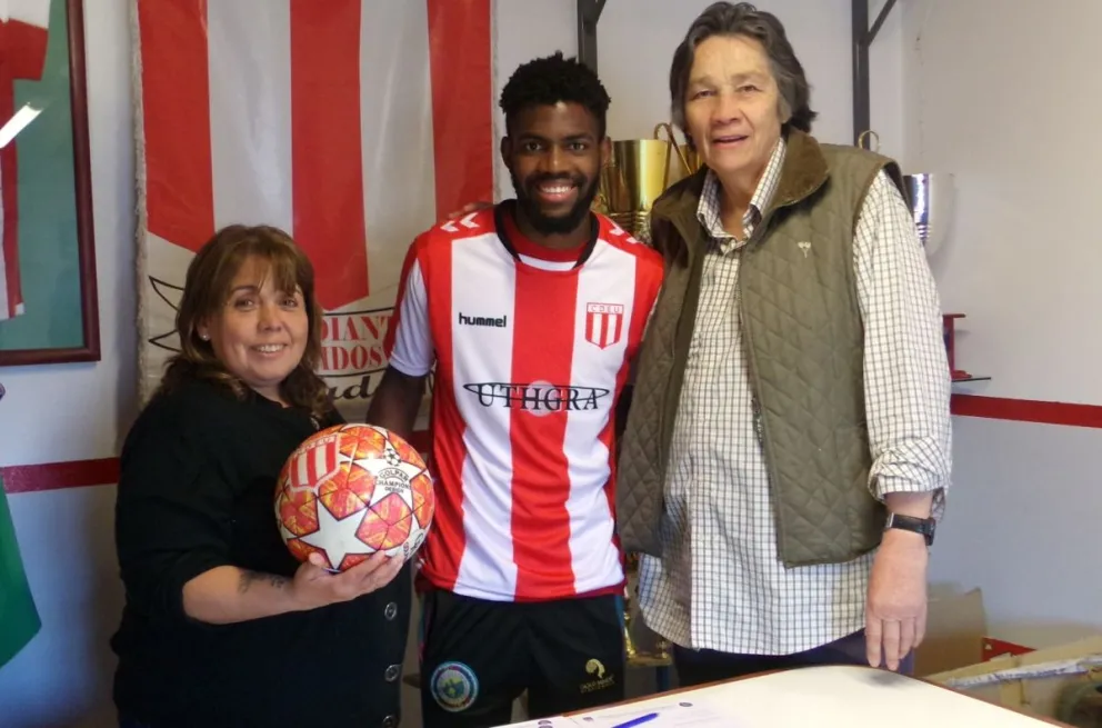 Wilfrón Quinto, con la camiseta de Estudiantes. Abajo, José Michelena con la de Cruz del Sur. Fotos: Fútbol Andino.