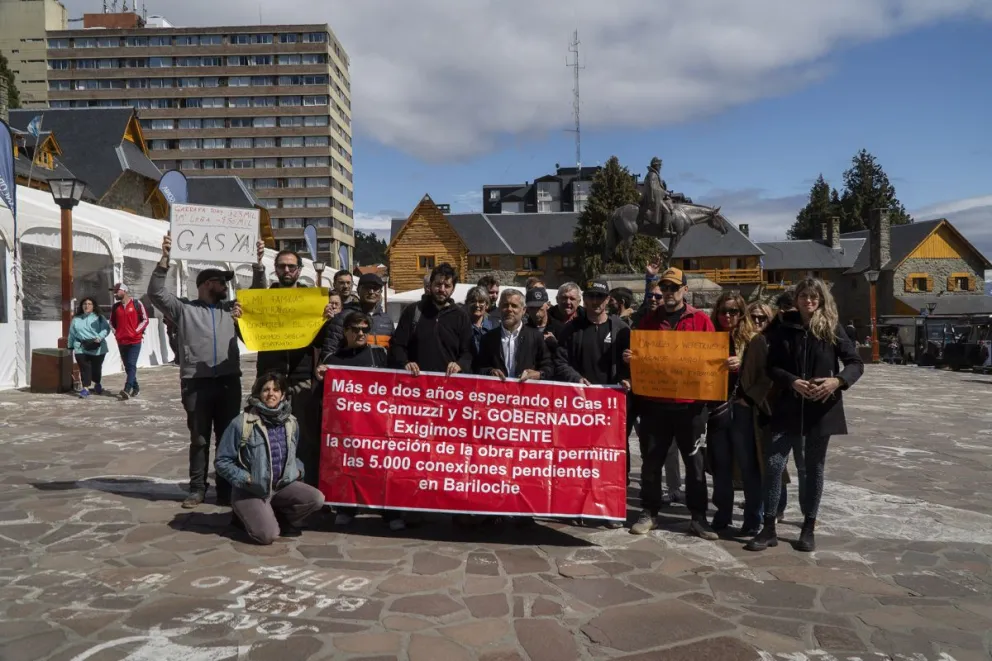 Los vecinos sin gas fueron recibidos por concejales de Bariloche que se comprometieron a abordar el histórico reclamo. Foto: Marcelo Martínez.