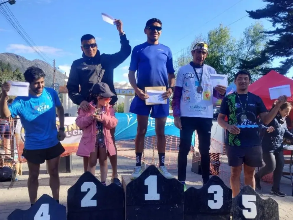 Javier Mariqueo y un brillante triunfo en los 21 kilómetros. Fotos: gentileza.