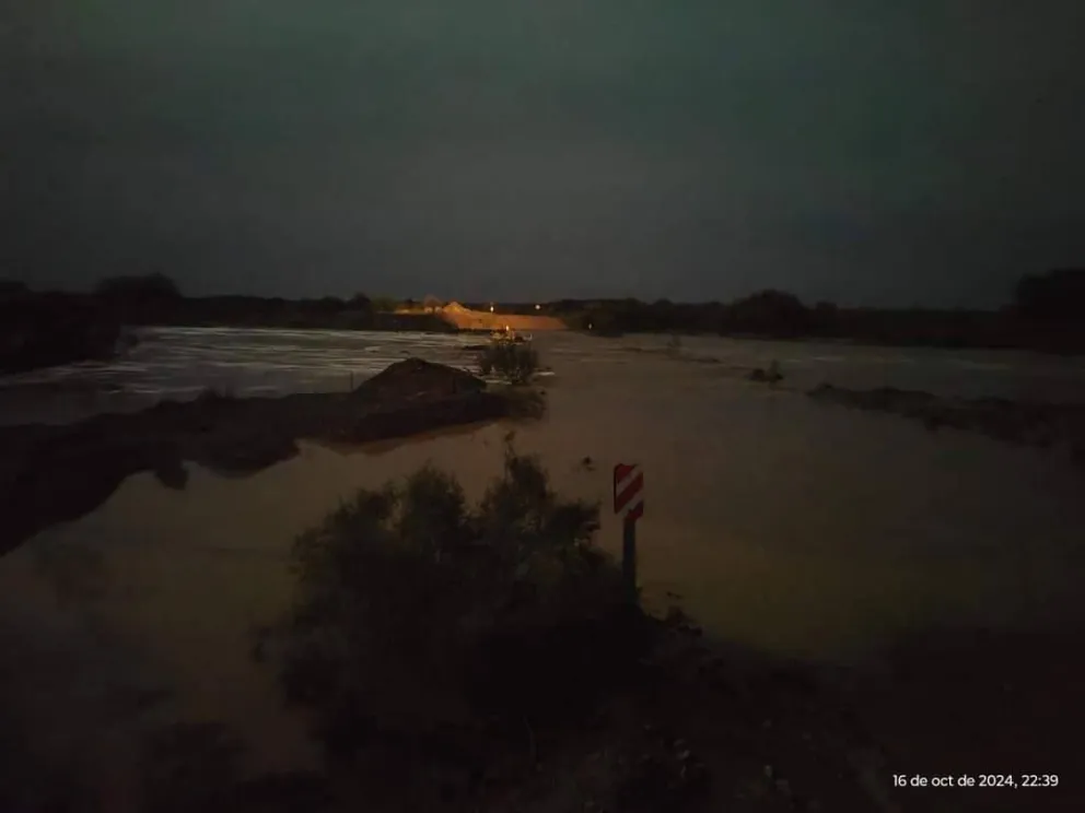 Esta mañana disminuyó notablemente el nivel de agua. Foto: gentileza.