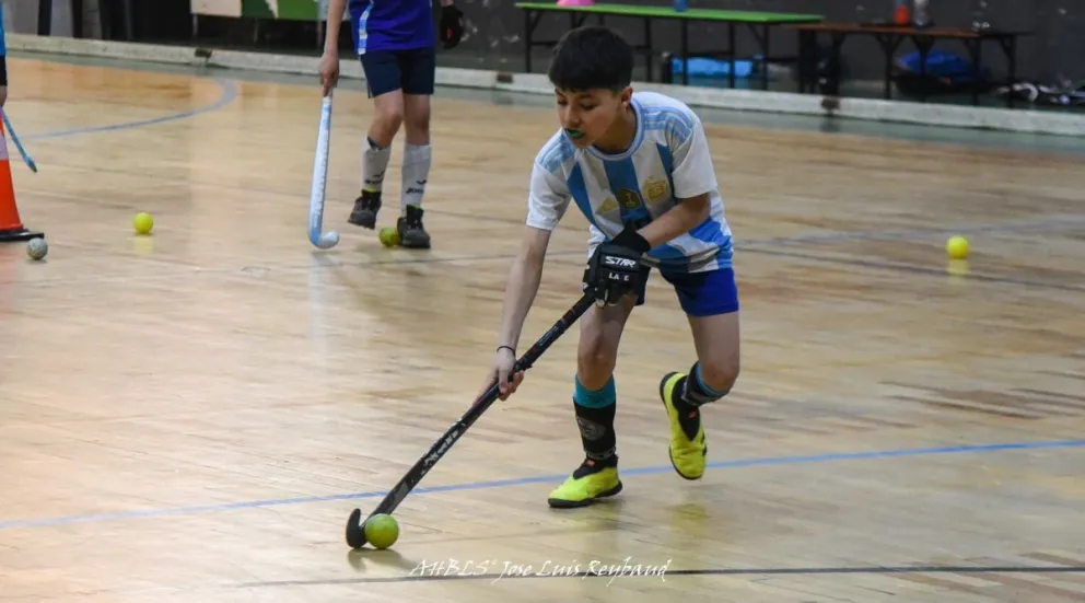 El plantel ya se prepara con todo para una nueva experiencia nacional. Fotos: José Luis Reybaud - Hockey Bariloche.