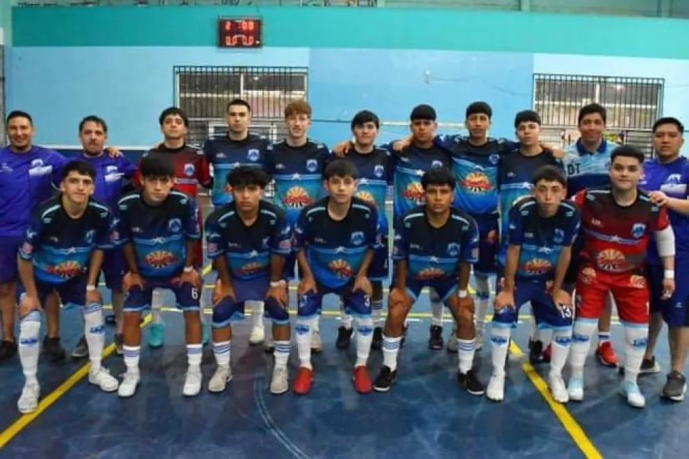 El plantel sub 17 de Evolución Futsal de Lifuba logró el tercer puesto en la Liga Nacional. Foto: gentileza