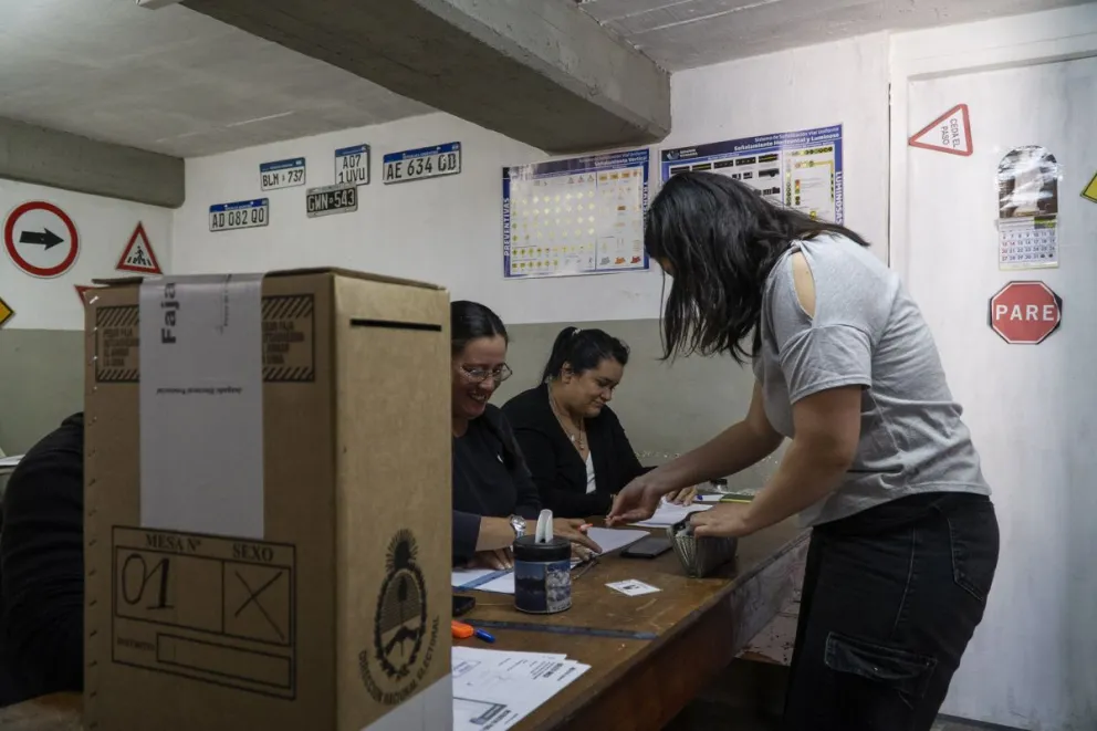 Quienes se desempeñen como autoridades de mesa recibirán un pago fijo de 100.000 pesos tras cumplir con la jornada y las capacitaciones obligatorias. Foto: ilustrativa, Marcelo Martínez.
