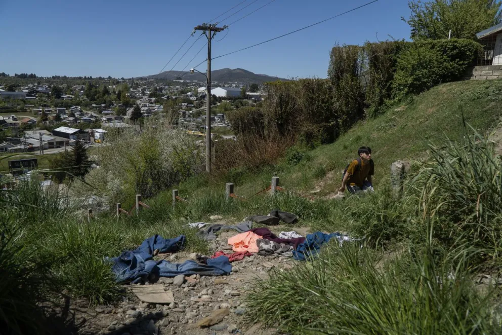 Vecinos de barrio Lera y San Francisco I son los más afectados por la contaminación de la escalera de la Barda. Foto: Marcelo Martínez.