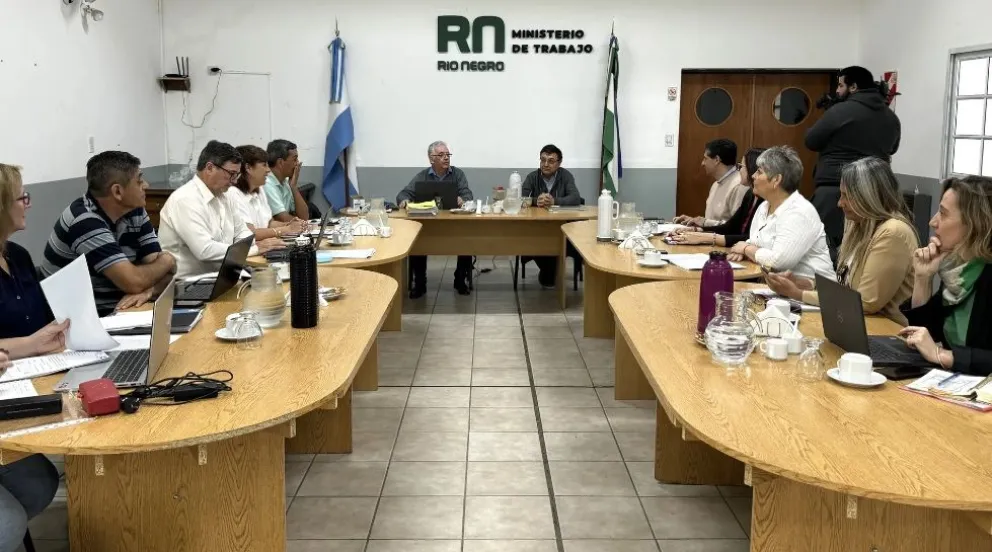 La reunión se extendió durante largas horas. Foto: gentileza.