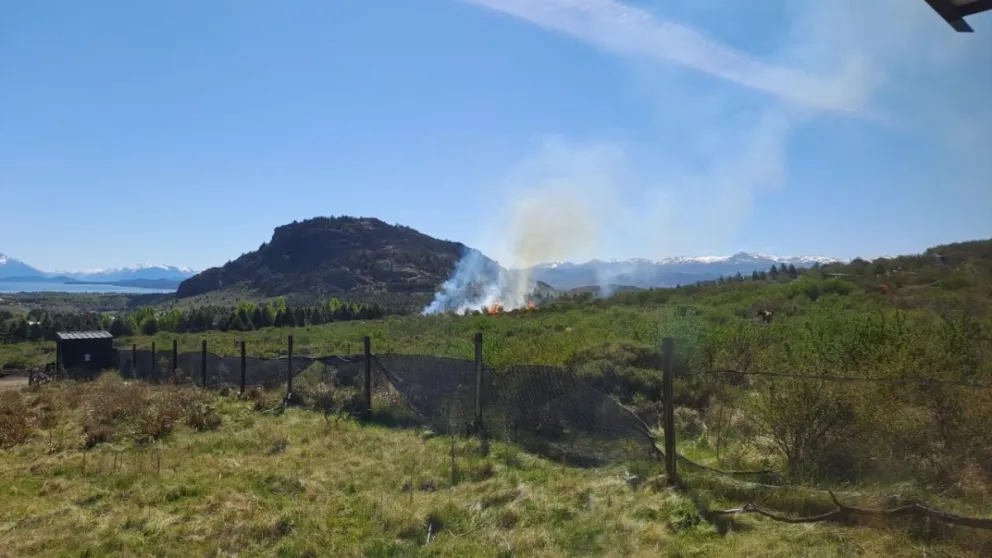El incendio comenzó por la tarde del sábado. Foto: gentileza
