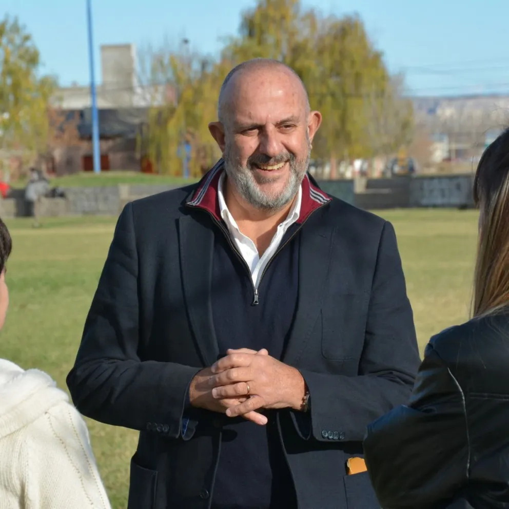 El diputado Capozzi, quien votó a favor del veto a la Ley de Financiamiento Universitario, se reunión con autoridades universitarias de Bariloche. Foto: Marcelo Martínez.