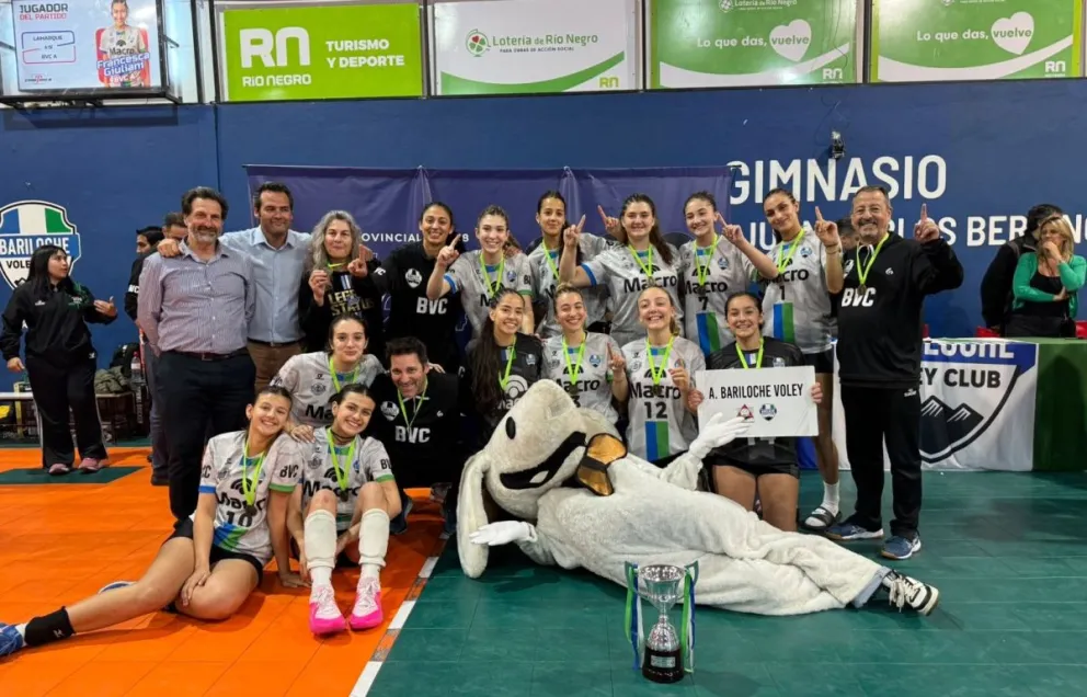 Bariloche Voley Club A se llevó el título en la Copa de Oro Damas. Una brillante actuación en casa. Fotos: gentileza.