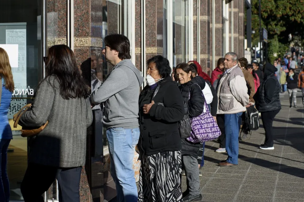Las transferencias de dinero desde el cierre de mercado de hoy martes serán procesadas el jueves 7. Foto: Marcelo Martínez.