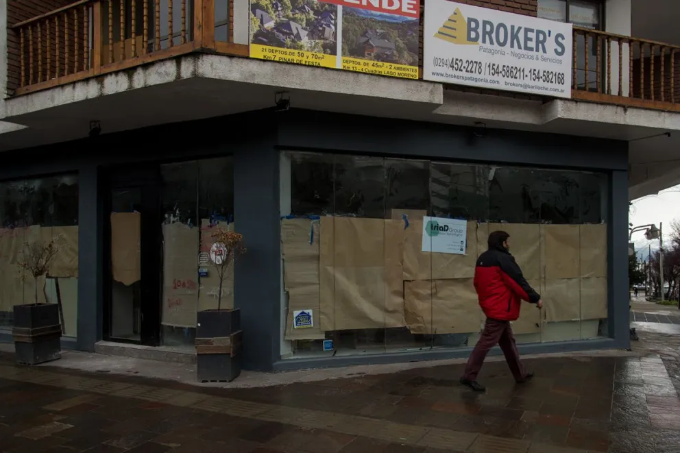 El cierre de los miles de comercios generó la pérdida de más de 160.000 puestos de trabajo. Foto: Marcelo Martínez.
