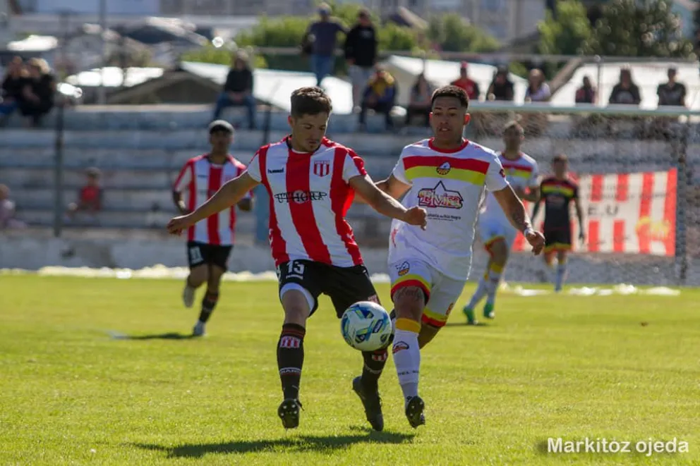 Estudiantes venció a Cruz del Sur y sigue en carrera en el TRFA. Foto: Markitoz Ojeda.