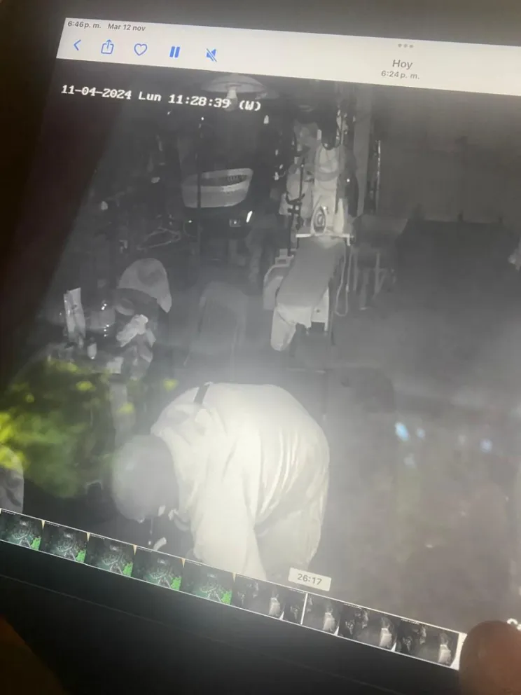 Los delincuentes cortan los cables del pilar de luz para desactivar cámaras de seguridad y alarmas. Foto: Gentileza.
