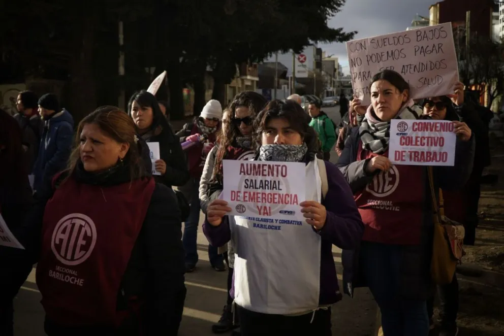 El Gobierno afirma que los médicos de la provincia recibieron este año un aumento de 194%. Foto: Marcelo Martínez.