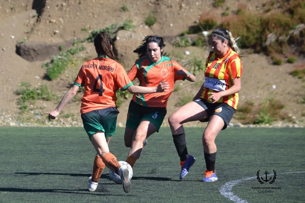 En una de las semifinales, Cruz del Sur goleó 7-1 a Puerto Moreno. Foto: facebook Puerto Moreno.