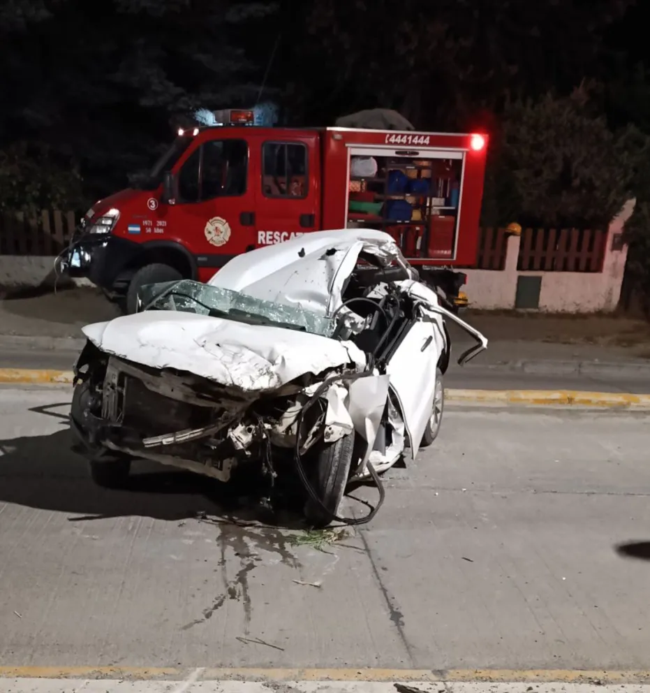 Una joven fue trasladada al hospital luego del choque. Fotos: gentileza.