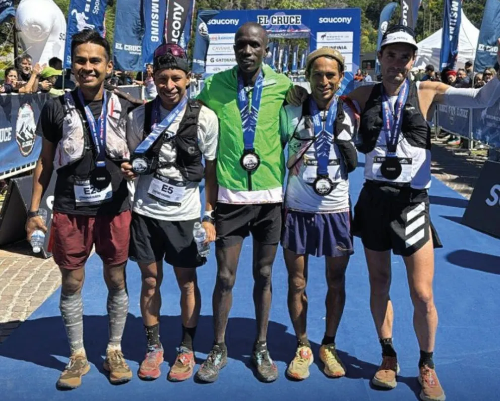 El top5 de la general masculina con "Saga" Rueda en el cuarto lugar. Foto: prensa El Cruce.