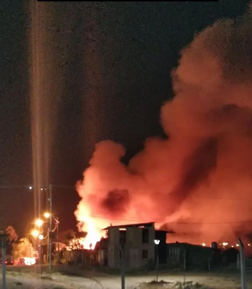 El incendio comenzó a las 3 de la madrugada aproximadamente.  Foto: gentileza.