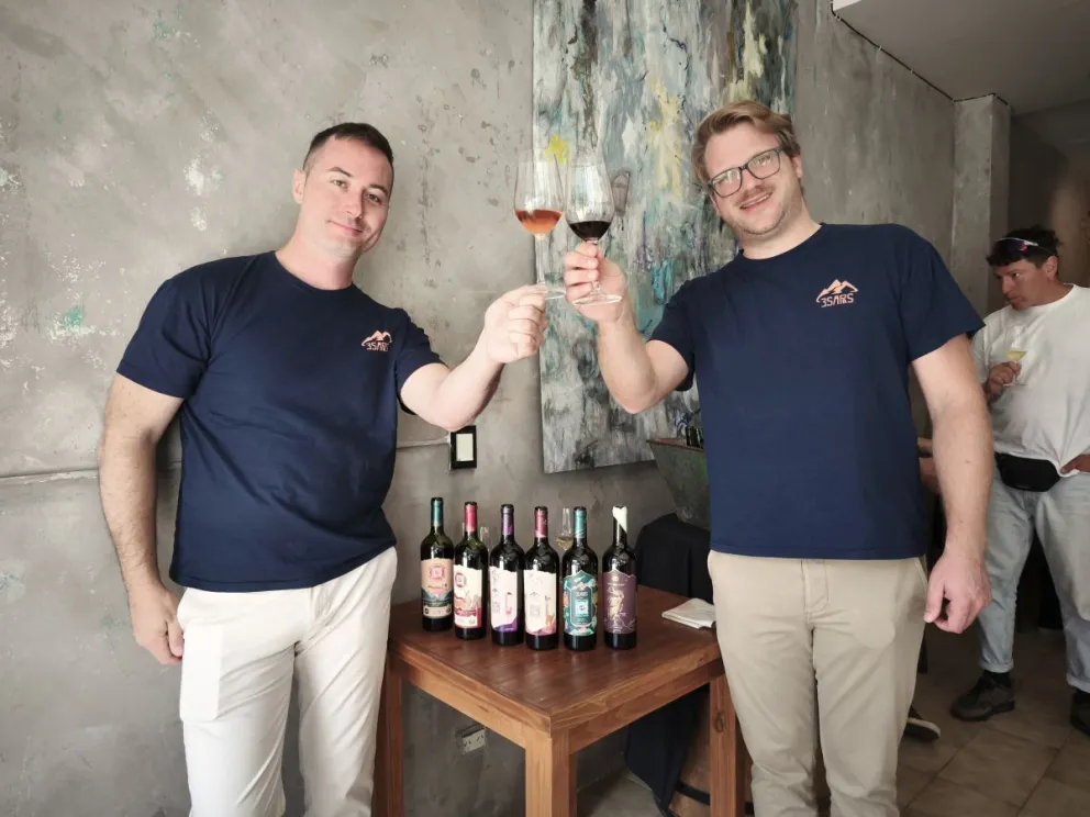 Tres Sapas se presentó en Bariloche con una interesante línea de vinos. Fotos ANB
