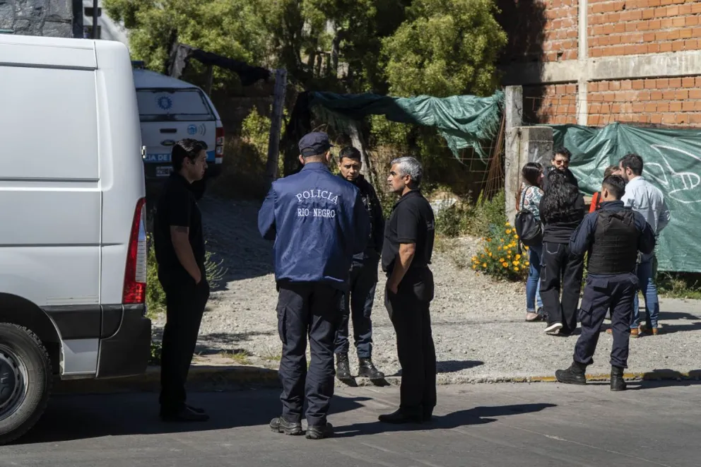 Muerte en Elflein, aún no determinaron la causa de la muerte. Foto: Marcelo Martinez.