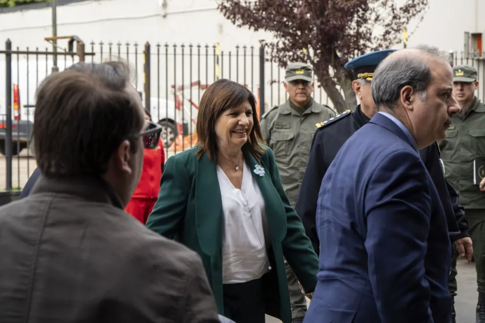 Bullrich dio detalles de la cantidad de brigadistas del SNMF que actúan en la zona de incendios. Foto: Marcelo Martínez.