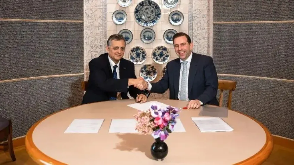 El acuerdo se celebró en La Haya con los máximos representantes de ambas empresas. Foto: gentileza