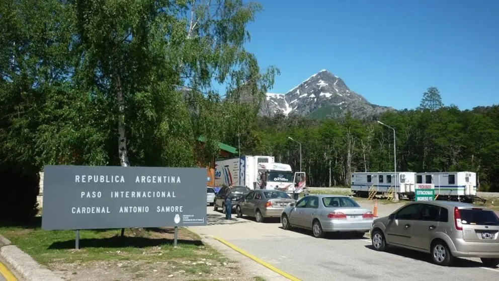 Las autoridades chilenas ya anunciaron más personal para agilizar el flujo en la frontera durante el verano. 