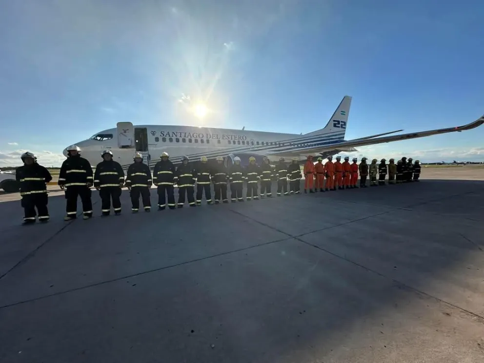 Aviones hidrantes de Santiago del Estero fueron convocados para combatir el incendio en el PNNH.  Foto: gentileza